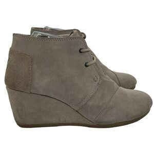 Toms Kala Desert Wedge Women SZ 9 Ankle Booties Tan Suede Lace Up Shoes Comfort